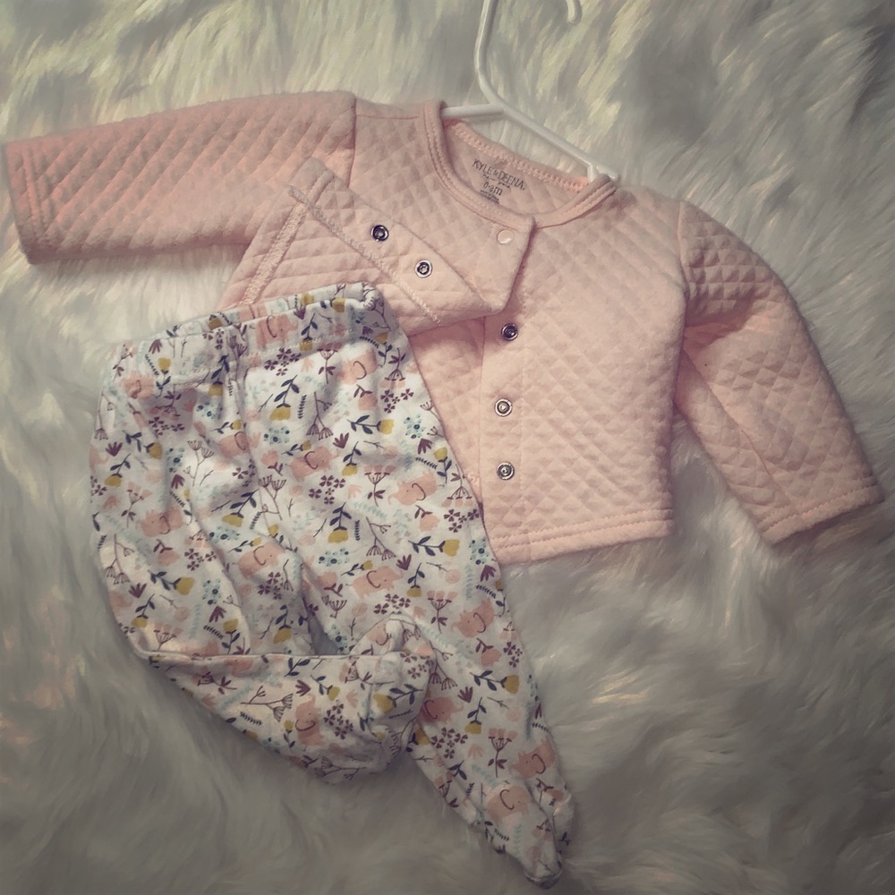 !! CUTE !! Footie pants and sweater outfit 0-3 mo